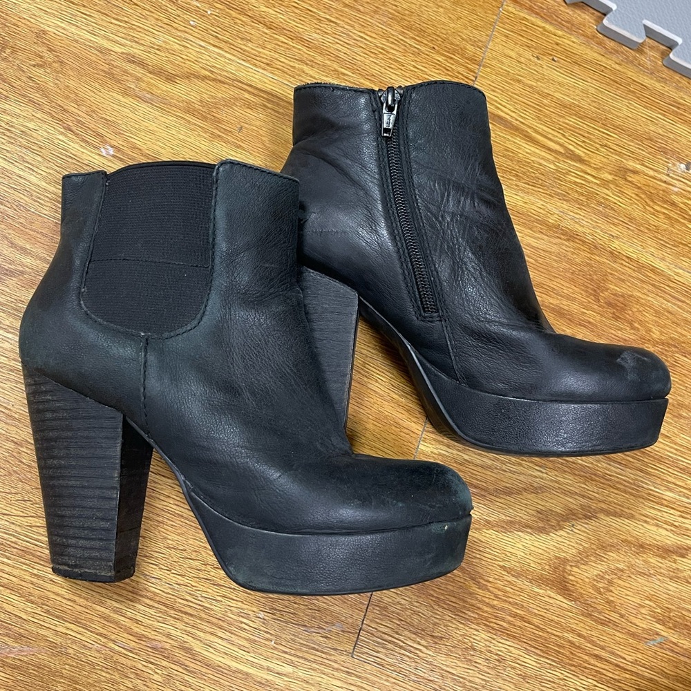 Steve Madden Ryddlle Black Leather Platform Booties